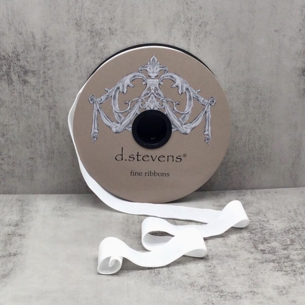 Voss Velvet Ribbon White 1.5 Inch x 20 Yards